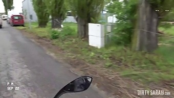 Ogromny Wypukłość Pochwy Brudnej Sarah W Skręconej Scenie Karetki