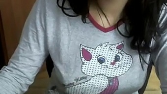 Charming Turkish Cam Model Shares Her Alluring Webcam Performances
